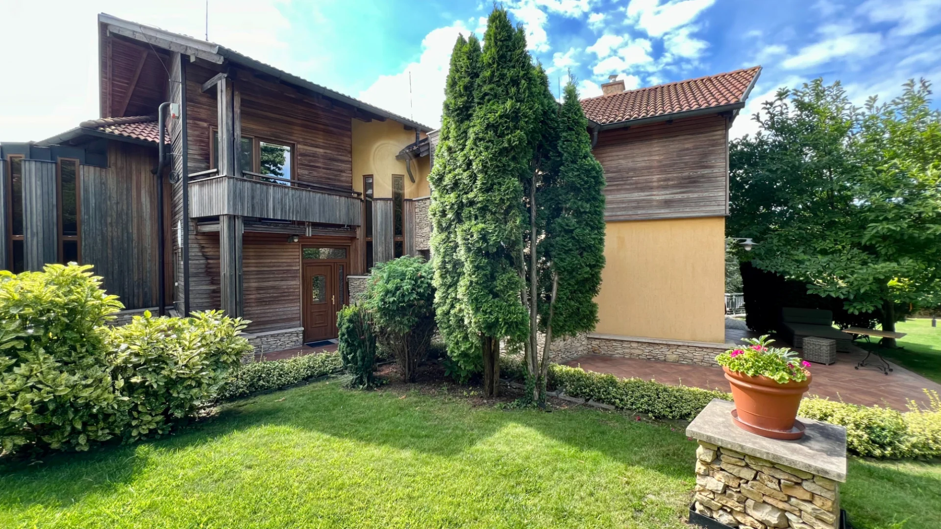 Family house with garden in the 2nd district
