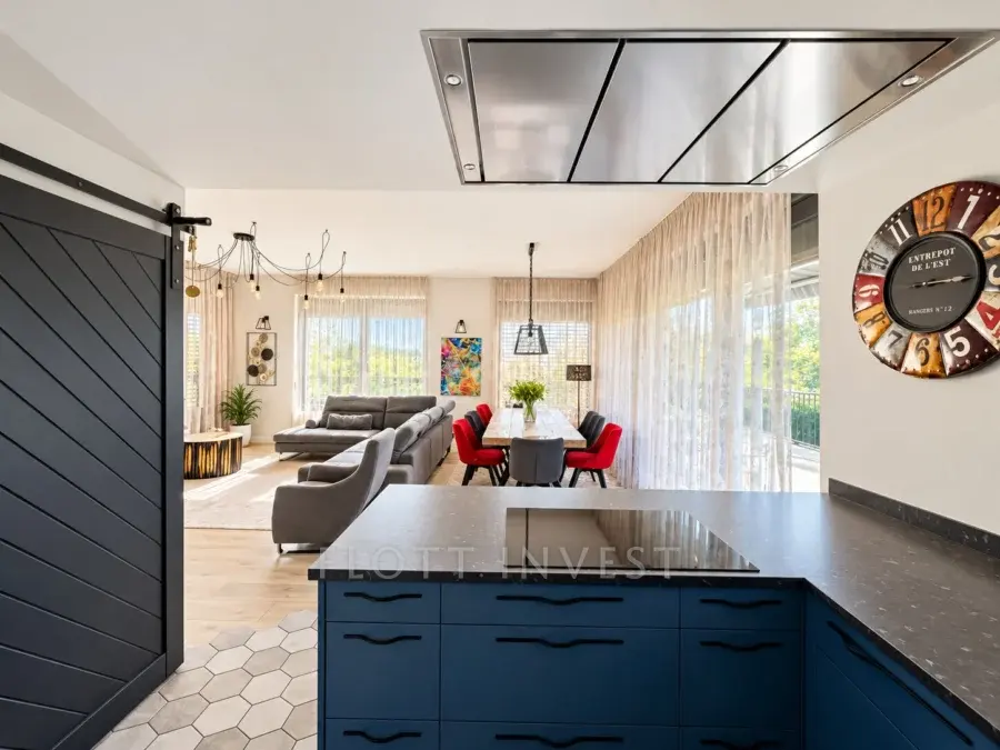 Penthouse-style apartment in a prime Buda location, in Törökvész