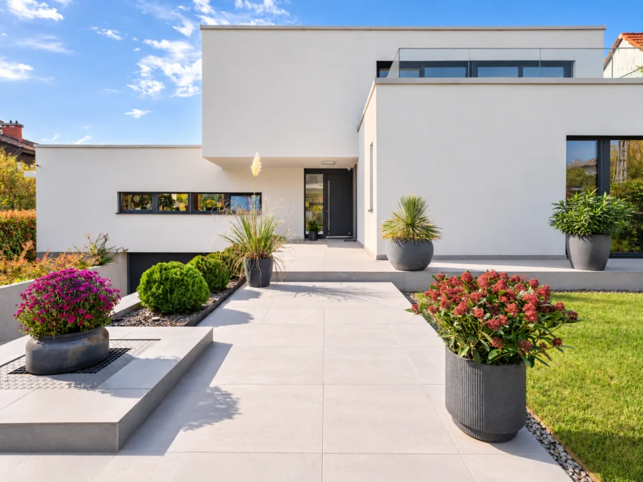 Modern Panoramic Family Home with a Five-Car Garage in Hidegkút