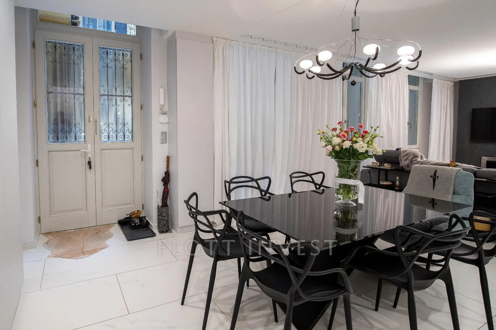 Refurbished apartment near Basilica and Parliament