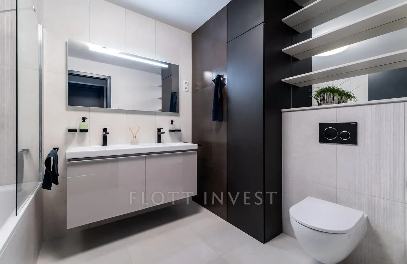 Exclusive new apartment in an elegant condominium