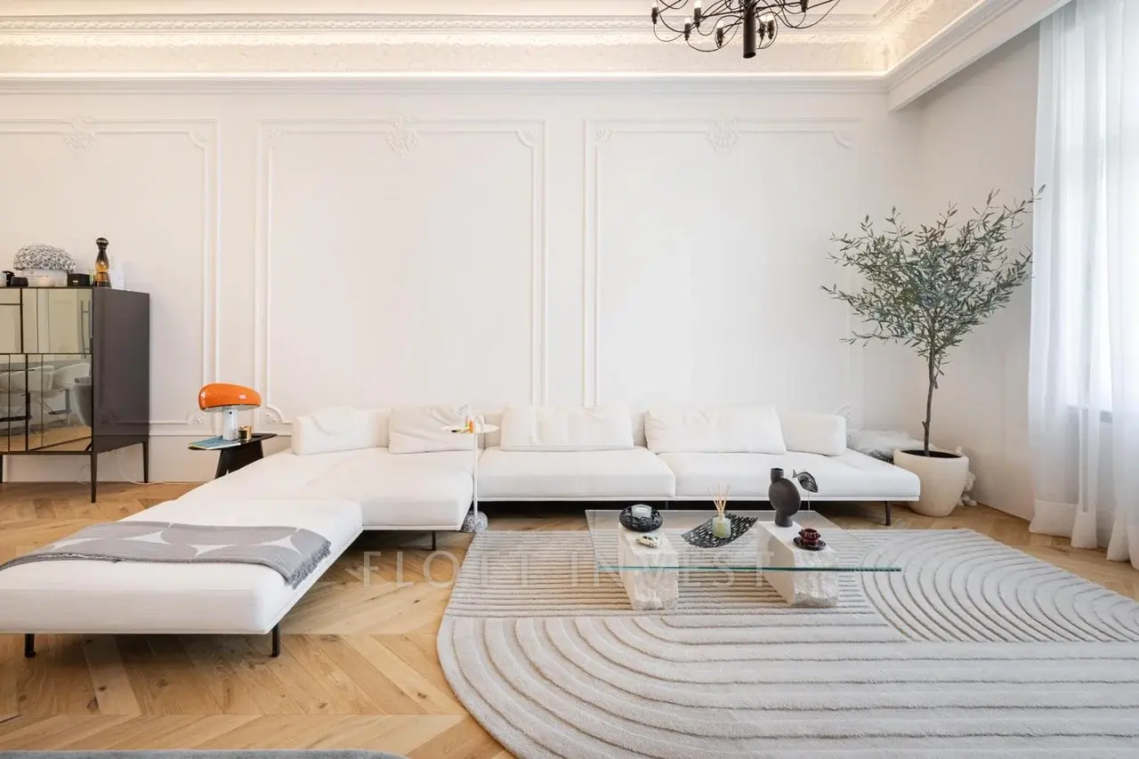 Amazing recently refurbished downtown apartment