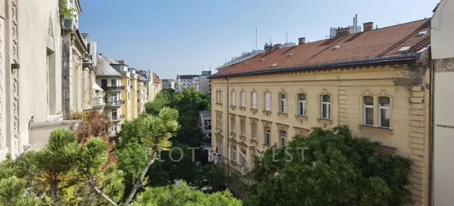 Fully refurbished apartment with view in Falk Miksa street