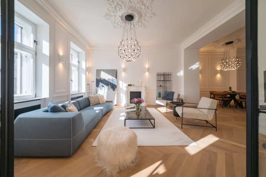 Beautifully renovated, elegant residenc with balcony in District 5.