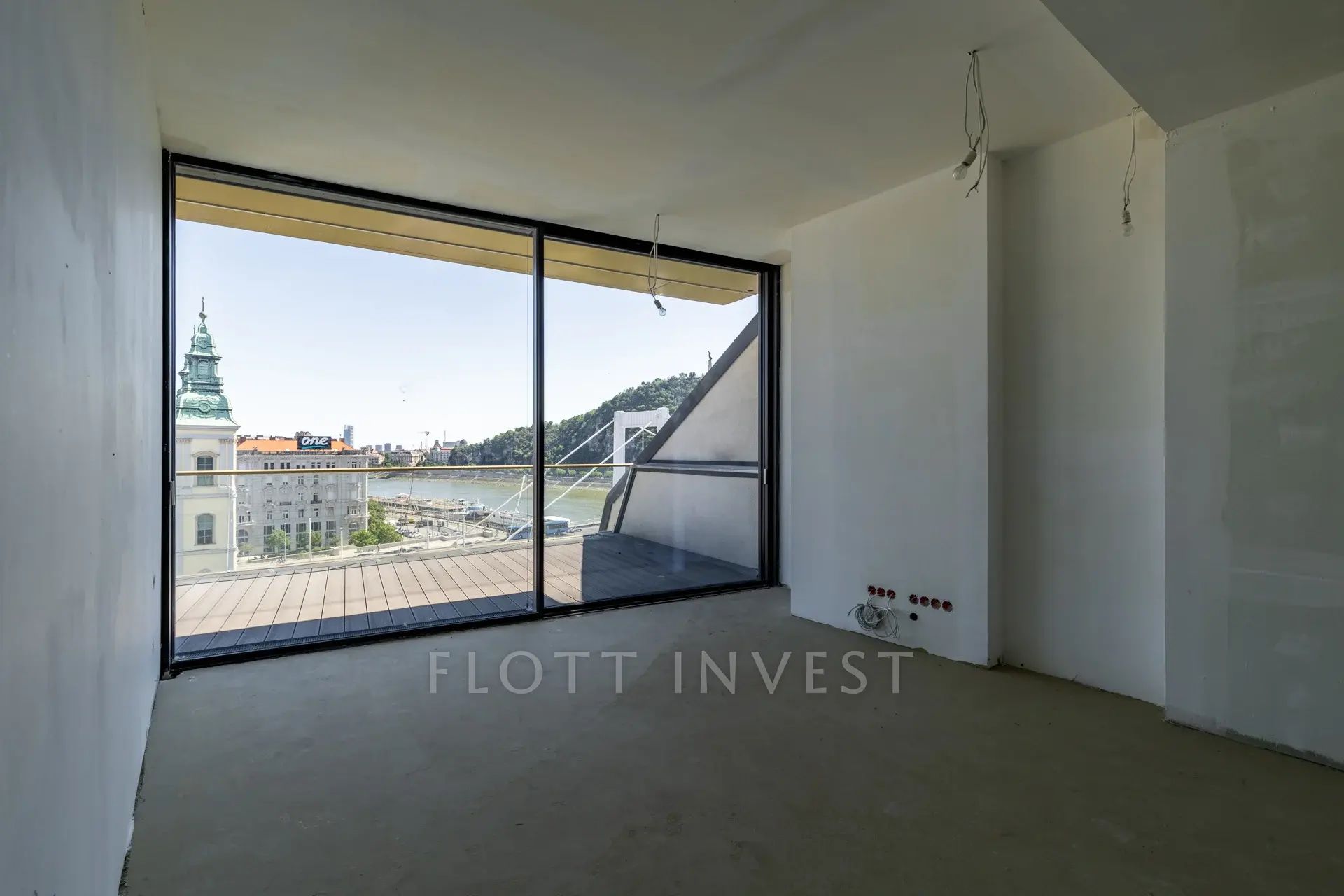 Kétszintes Penthouse Budapest történelmi belvárosa felett