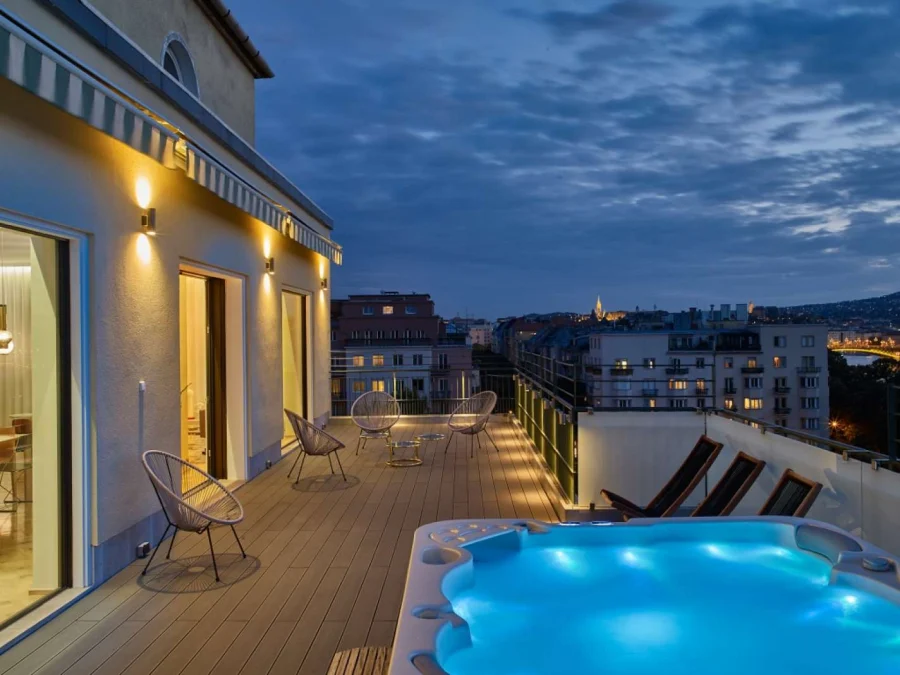 Fantastic panoramic Danube view apartment with huge terracce in Újlipótváros