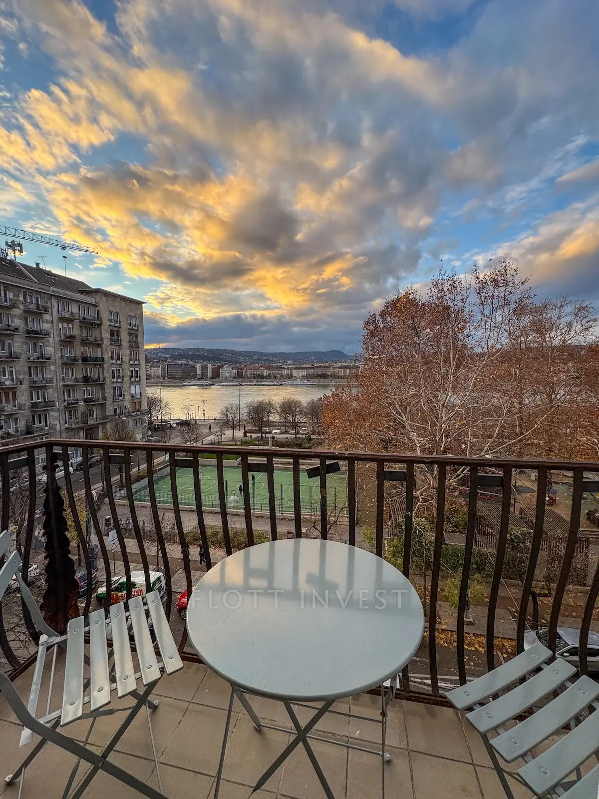 Renovated apartment with panoramic view of the Danube in Lipótváros