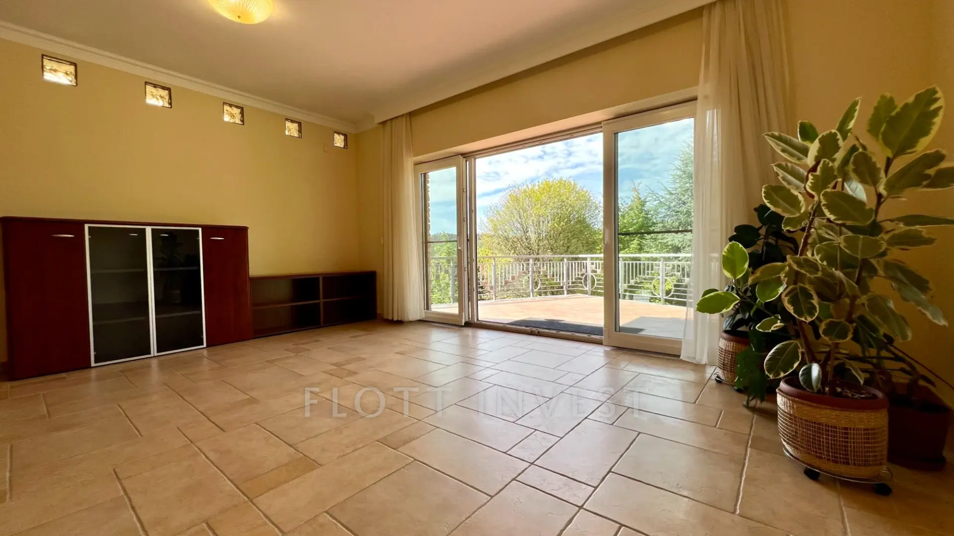 3BR duplex for rent in Buda