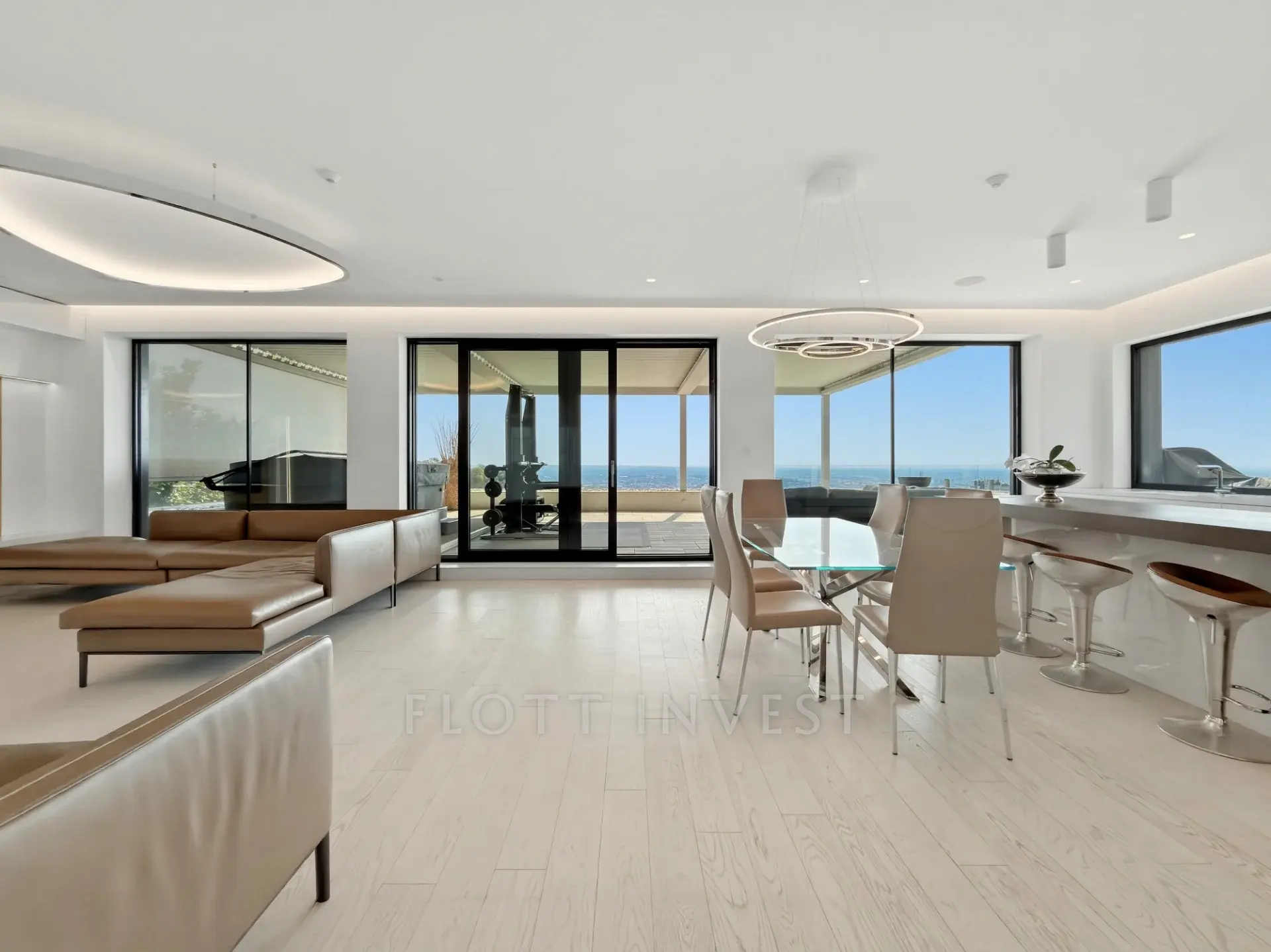 Belső kétszintes panorámás penthouse a Mártonhegyen