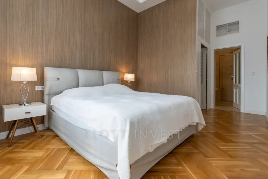 Apartment with view to the Elizabeth square