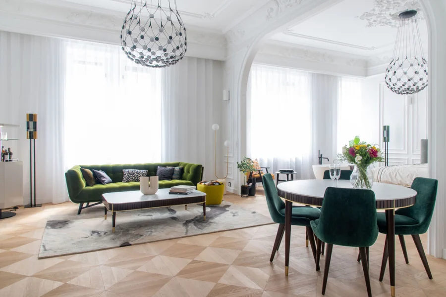 High-End Luxury next to the Operahouse