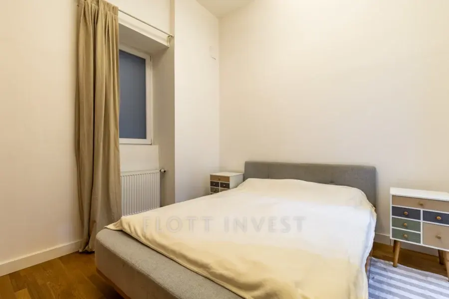 1br apartment next to the Liberty square