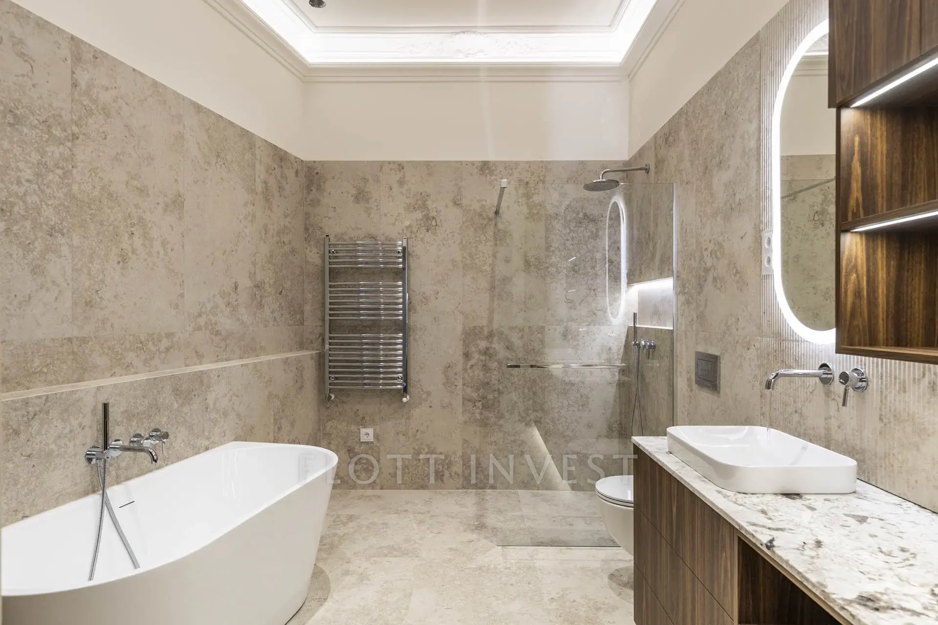 Fully refurbished apartment with view in Falk Miksa street
