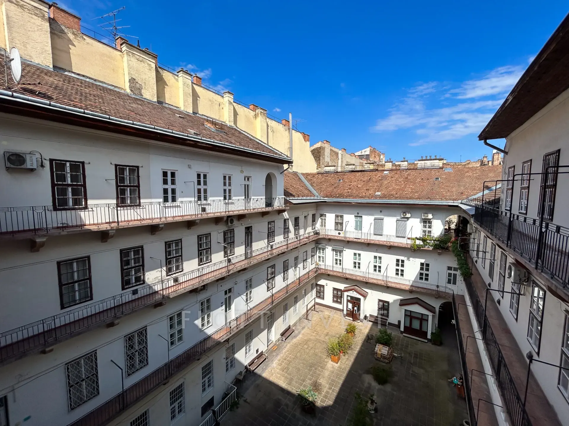 Apartment for renovation, next to the Basilica