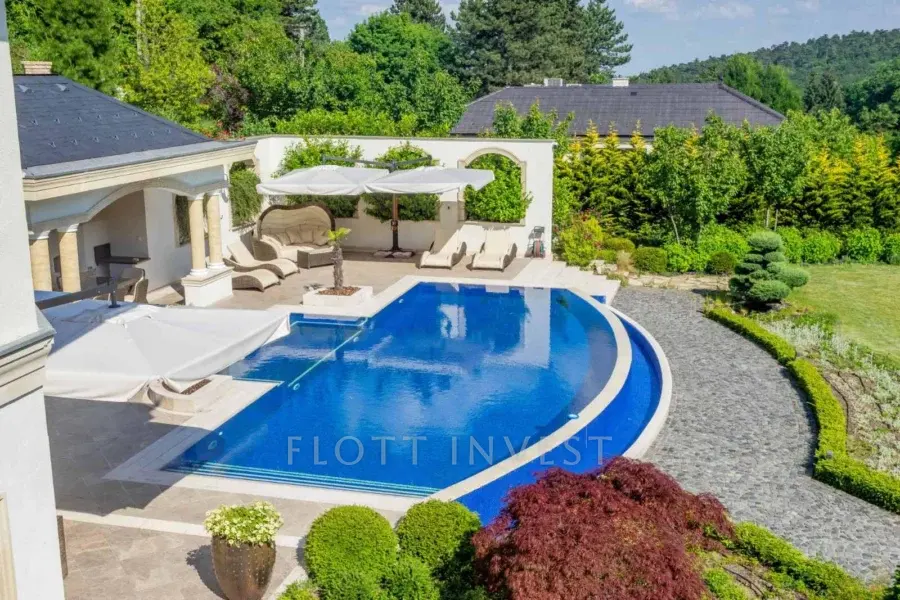 Luxury villa in Buda