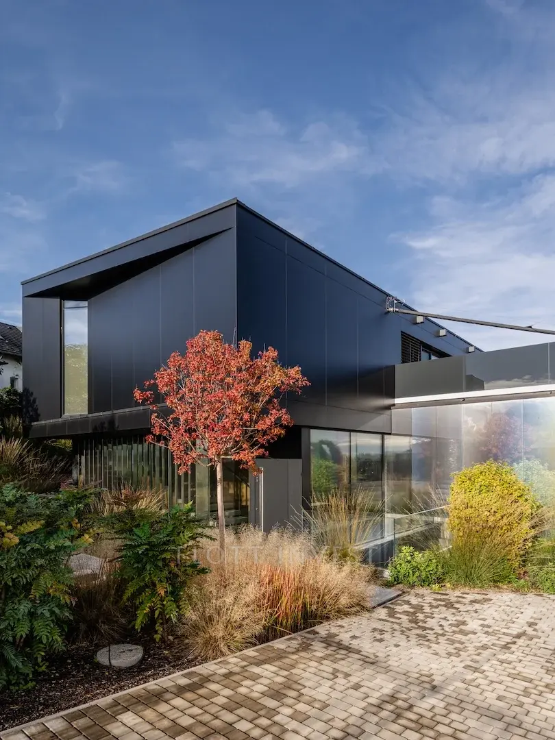 Ultra-modern villa on the outskirts of Budapest with an unobstructed panoramic view.