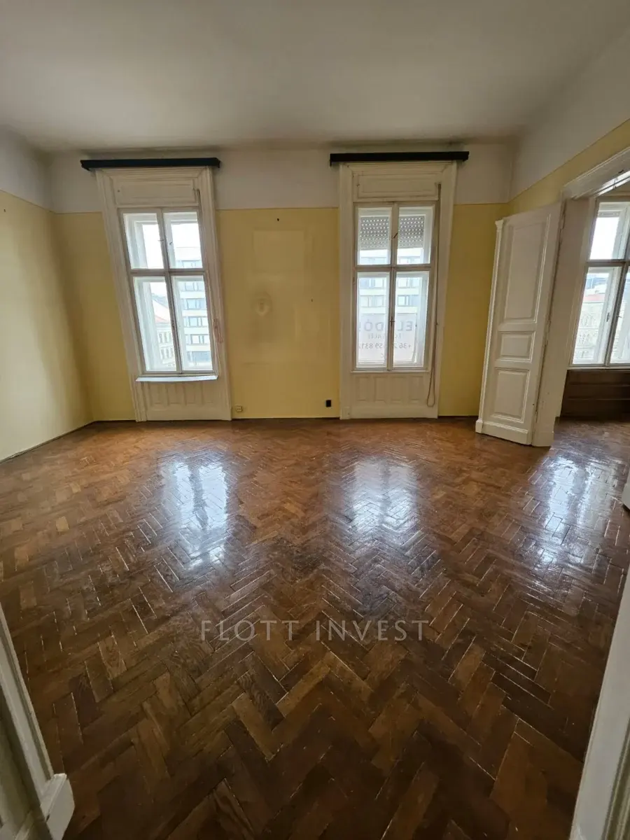 Apartment for renovation, next to the Basilica