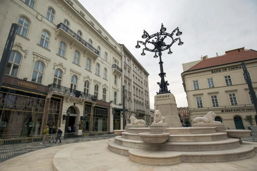 Luxury apartment with view at Vörösmarty Square