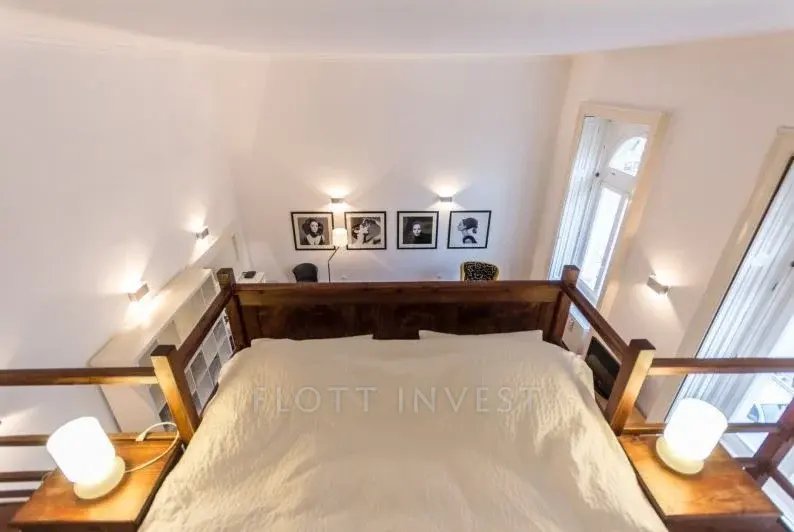 Furnished apartment with a balcony on Andrássy út