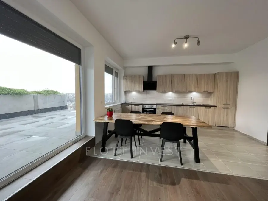 3-bedr apartment for rent with big terrace
