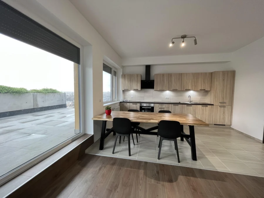 3-bedr apartment for rent with big terrace