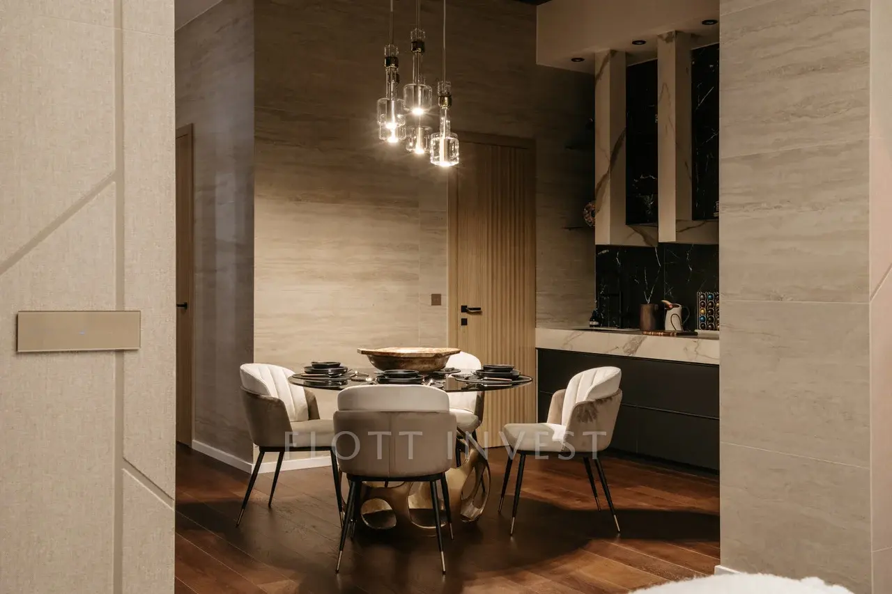 Renovated luxury apartment with panoramic view of the synagogue