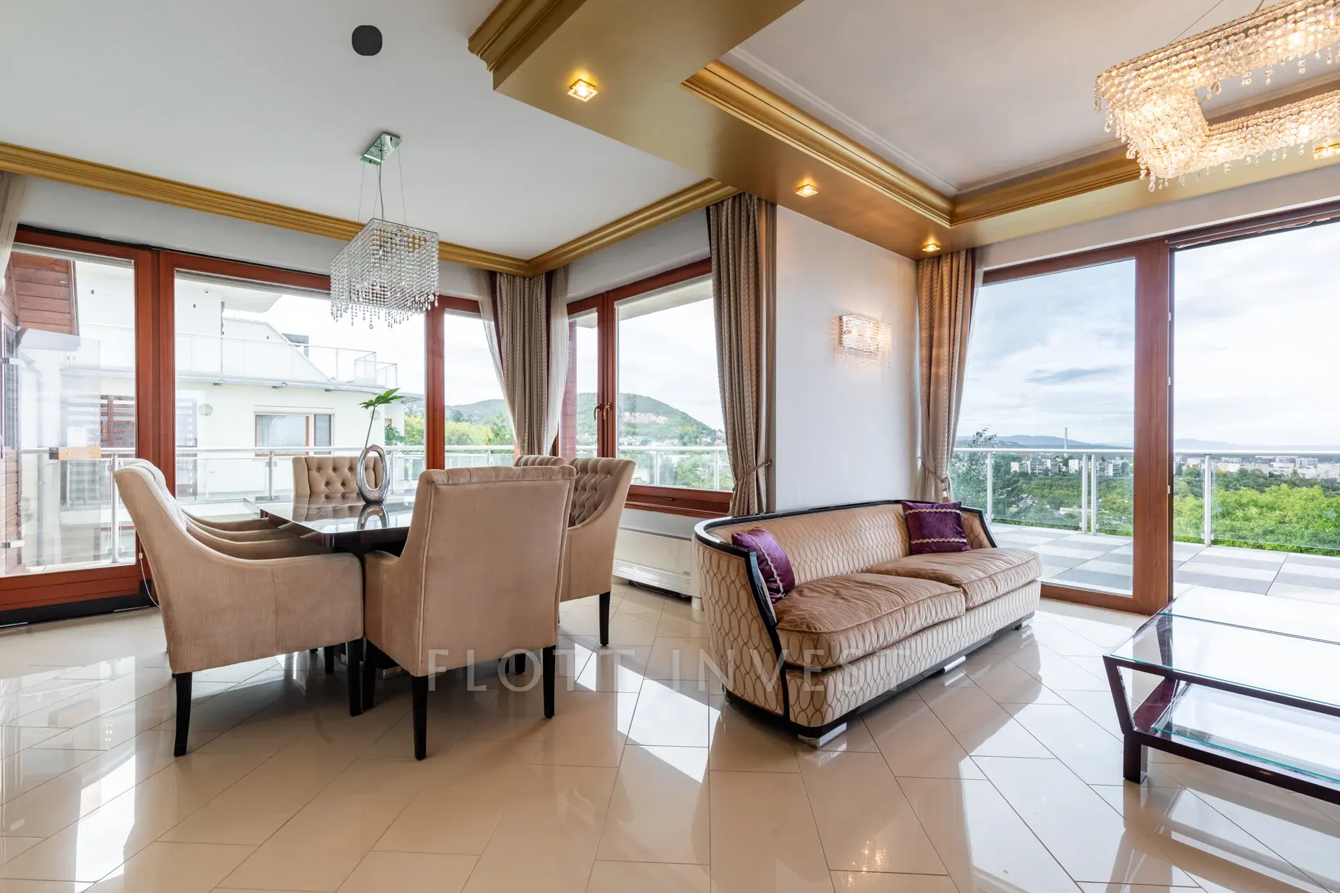 Panorámás penthouse lakás a Rózsadombon