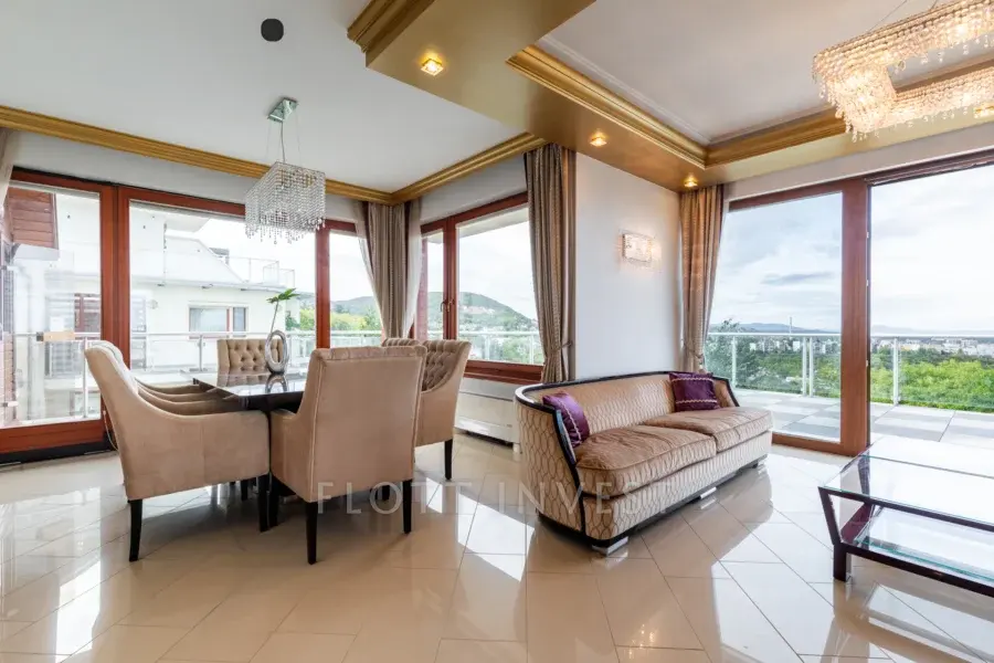 Panorámás penthouse lakás a Rózsadombon