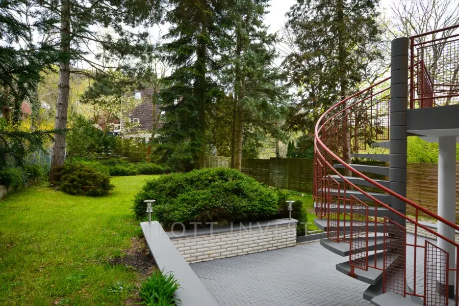 Beautiful house in Buda on the edge of the forest
