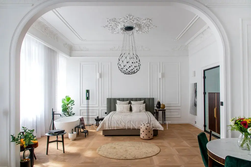 High-End Luxury next to the Operahouse