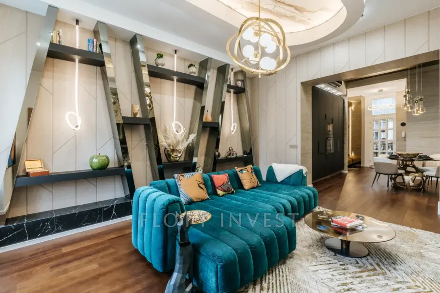 Renovated luxury apartment with panoramic view of the synagogue