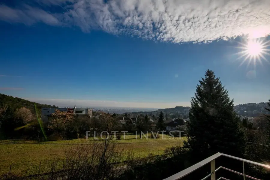 Panorámás luxus villa a 2. kerületben