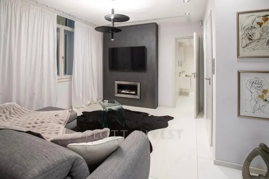Refurbished apartment near Basilica and Parliament