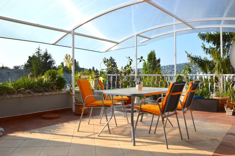 Recently refurbished huge apartment for rent