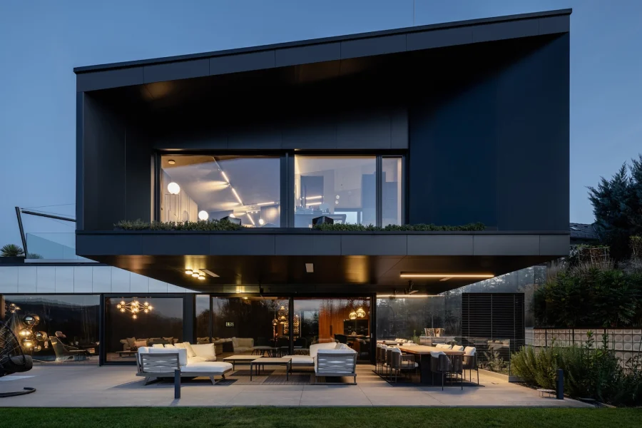Ultra-modern villa on the outskirts of Budapest with an unobstructed panoramic view.