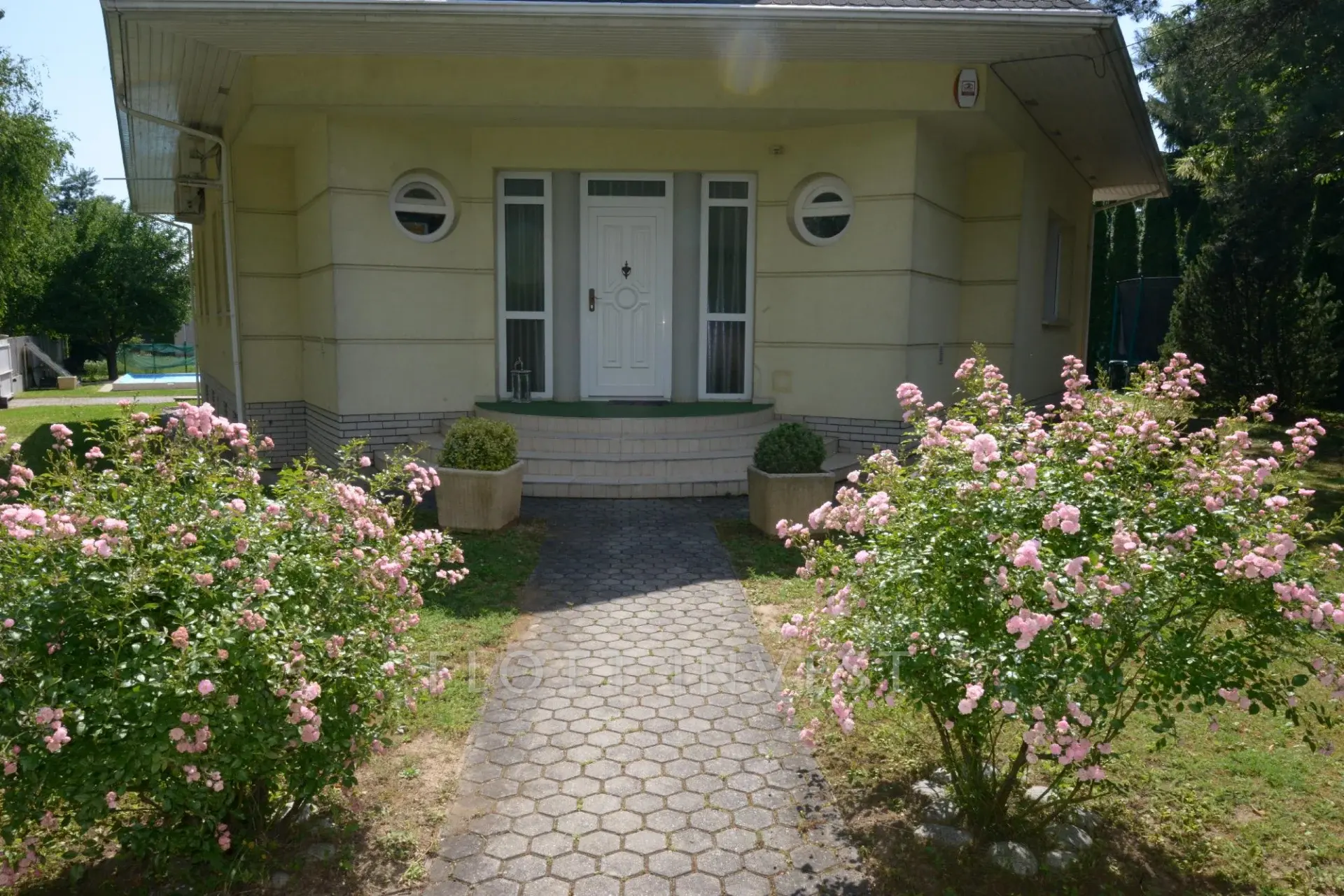 Family house for rent in Budaliget, with swimming pool