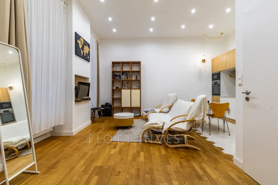 1br apartment next to the Liberty square