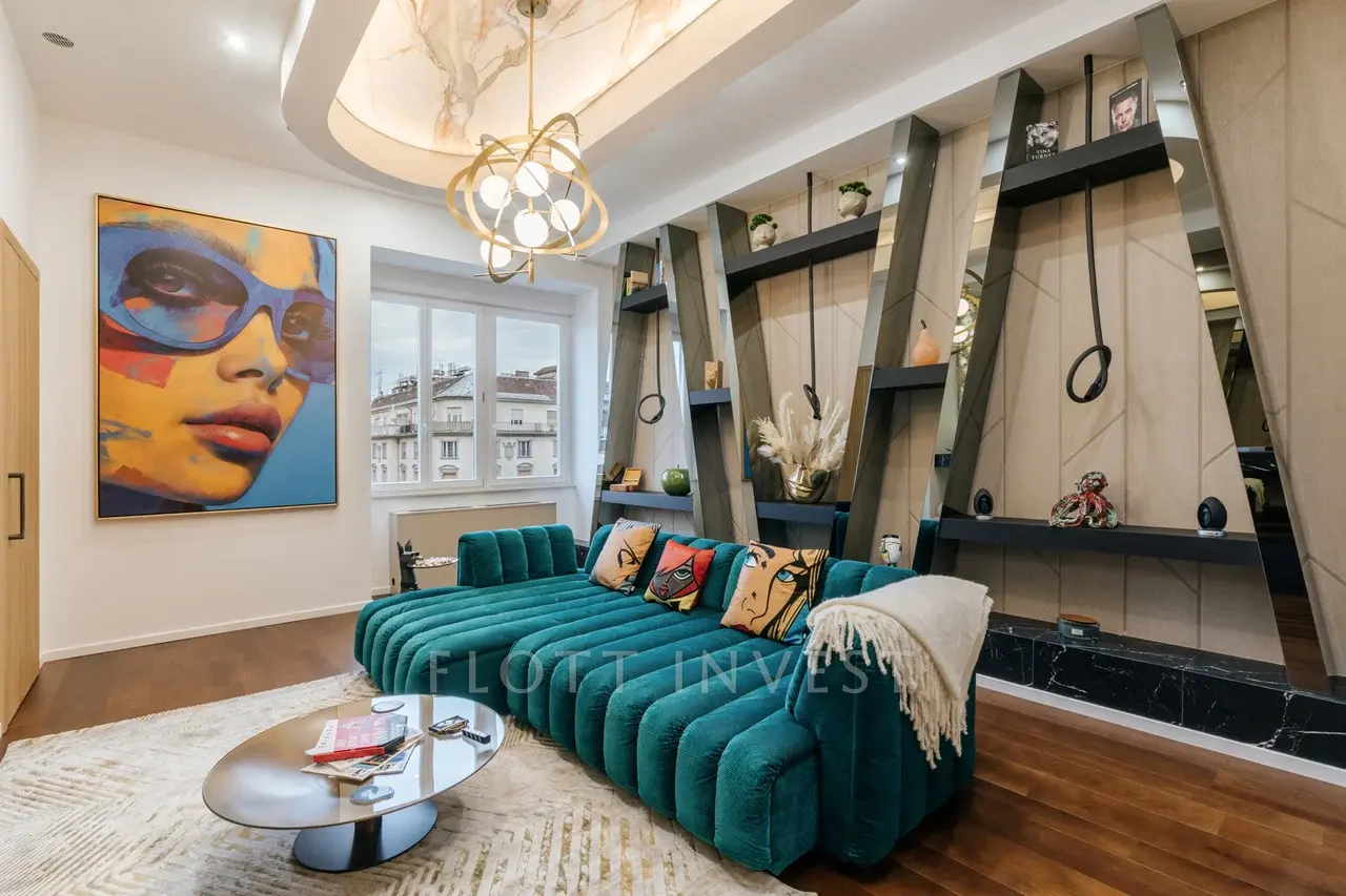 Renovated luxury apartment with panoramic view of the synagogue