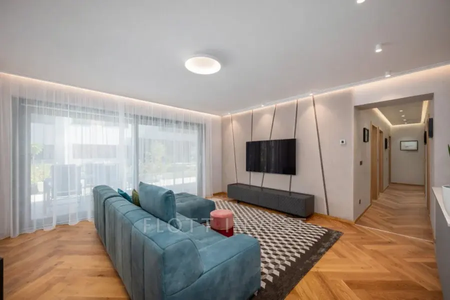 Exkluzív kertkapcsolatos luxus villalakás