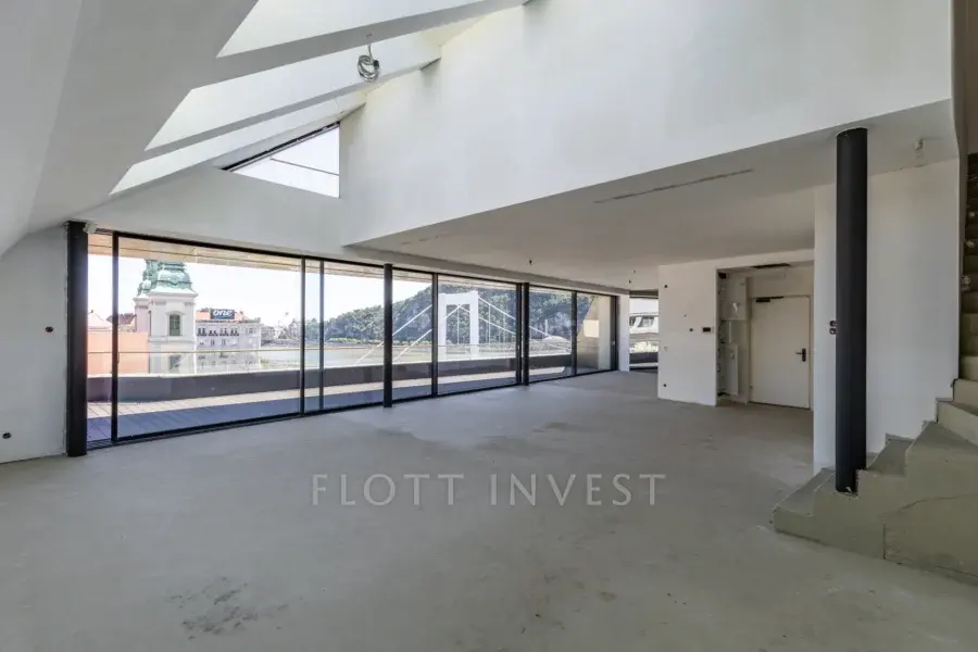 Kétszintes Penthouse Budapest történelmi belvárosa felett