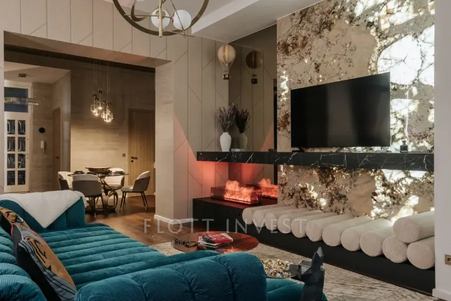 Renovated luxury apartment with panoramic view of the synagogue