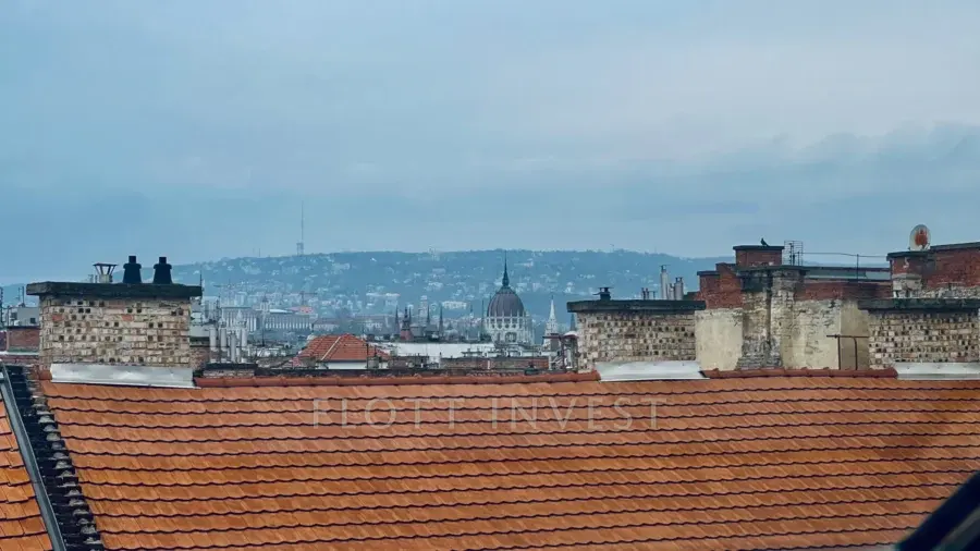 Renovated apartment next to Andrássy Avenue