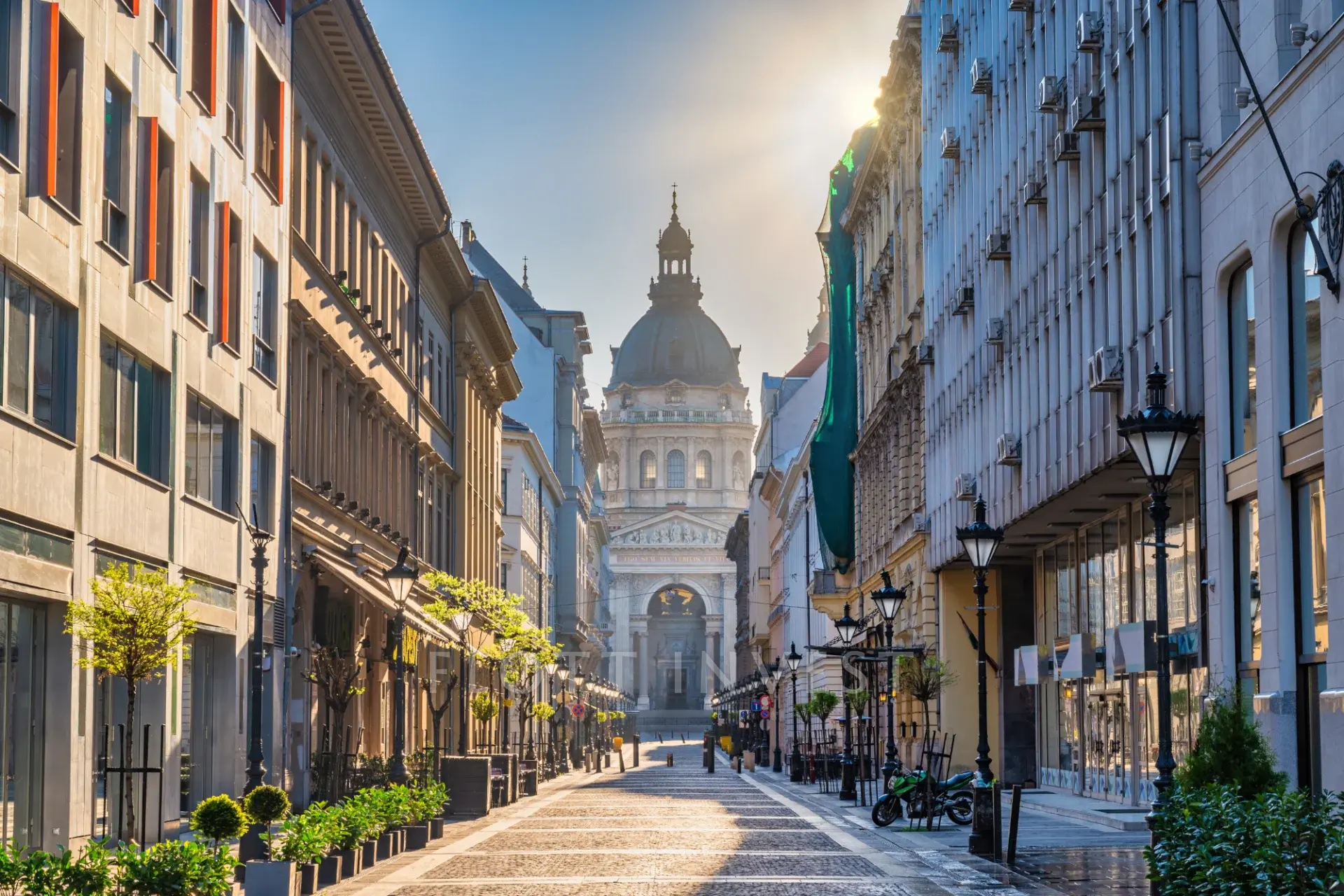 Apartment for renovation, next to the Basilica
