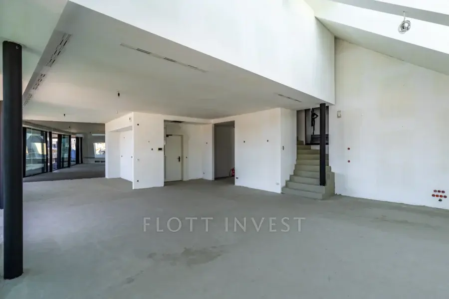 Kétszintes Penthouse Budapest történelmi belvárosa felett
