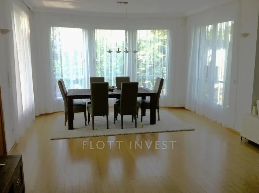 Apartment with garden access in Buda
