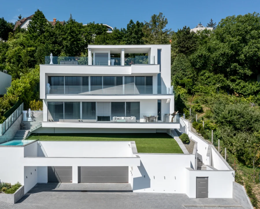 Luxury, modern villa in Buda