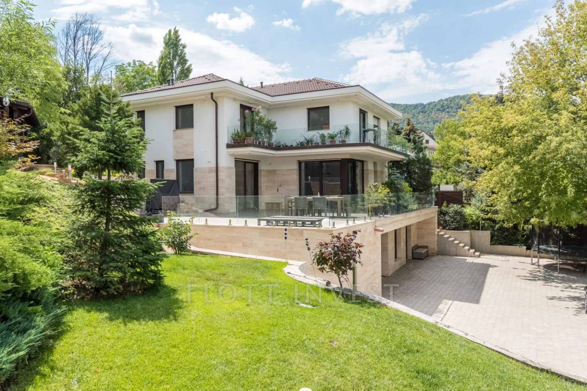 Magnificent modern family house with a fabulous garden