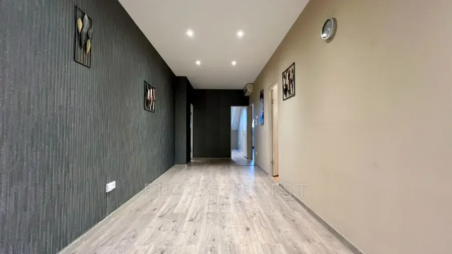 Renovated apartment next to Andrássy Avenue