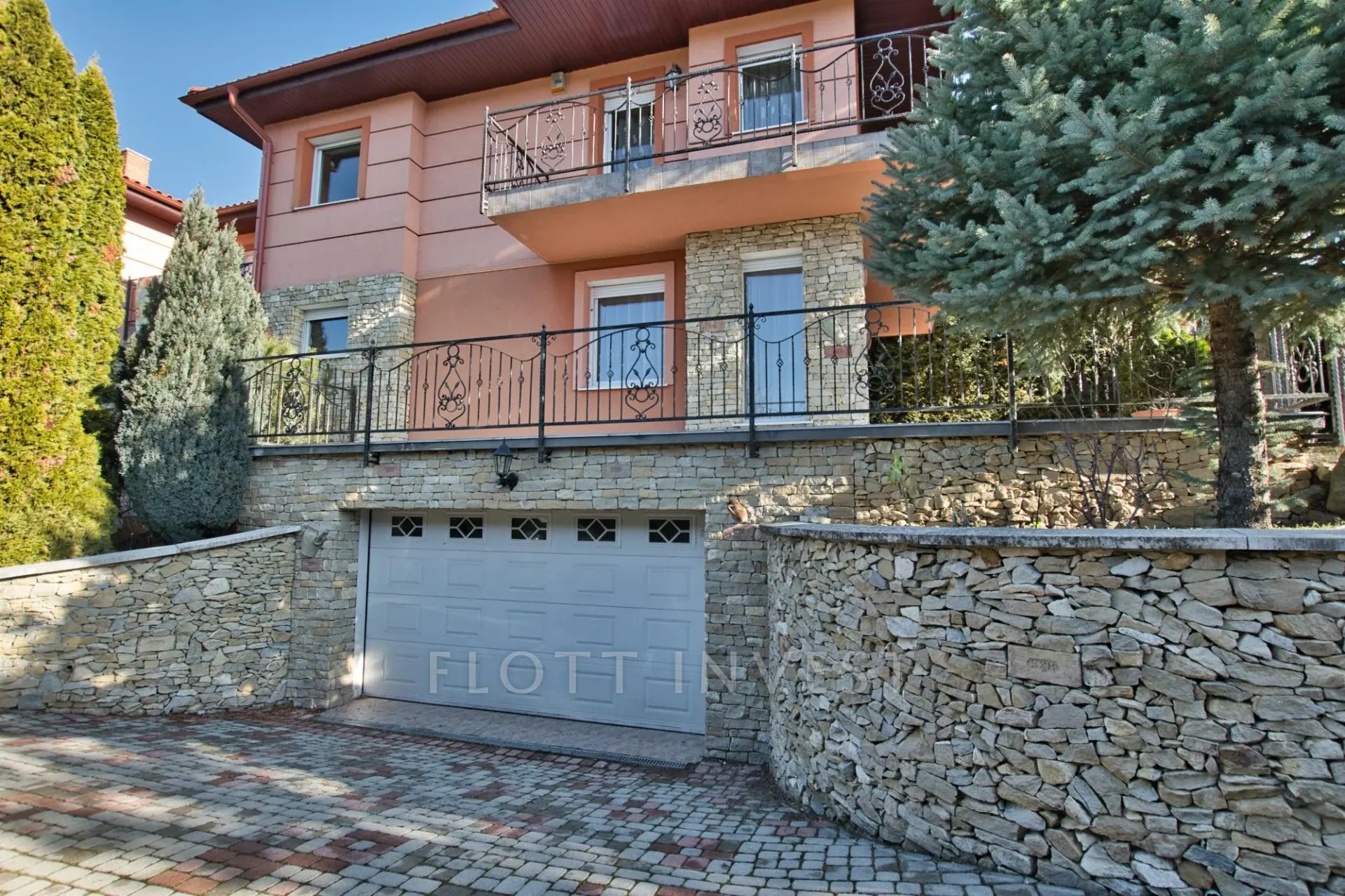 Modern Semi-Detached Home for Rent in Pesthidegkút – 200 sqm, 4 Bedrooms, 3 Bathrooms