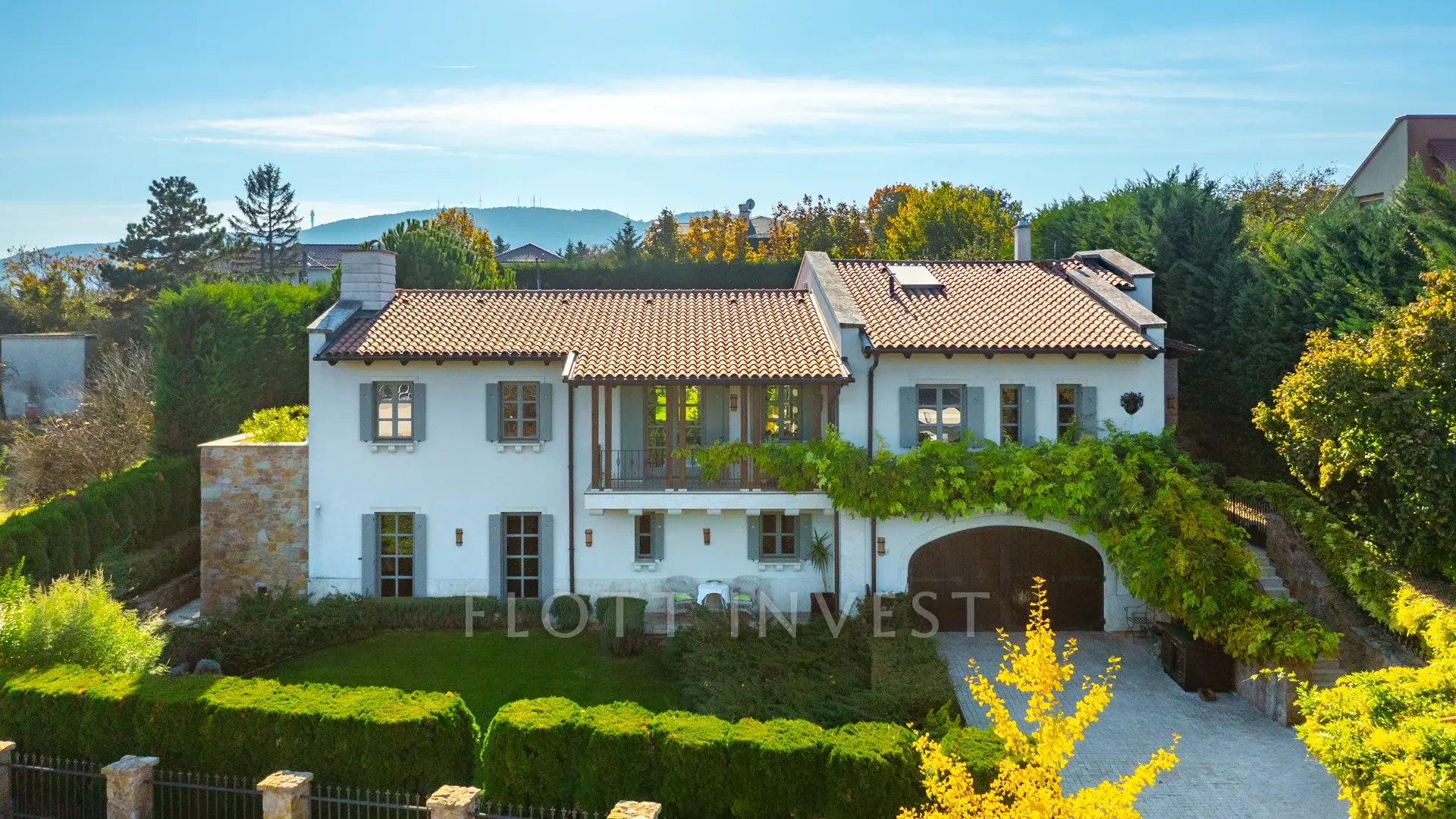 Amazing mediterranian villa in Buda